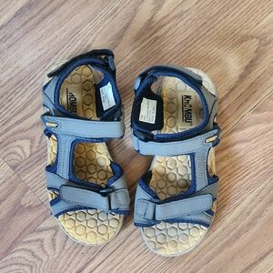 Khombu Kids Navy and Gray Sandals